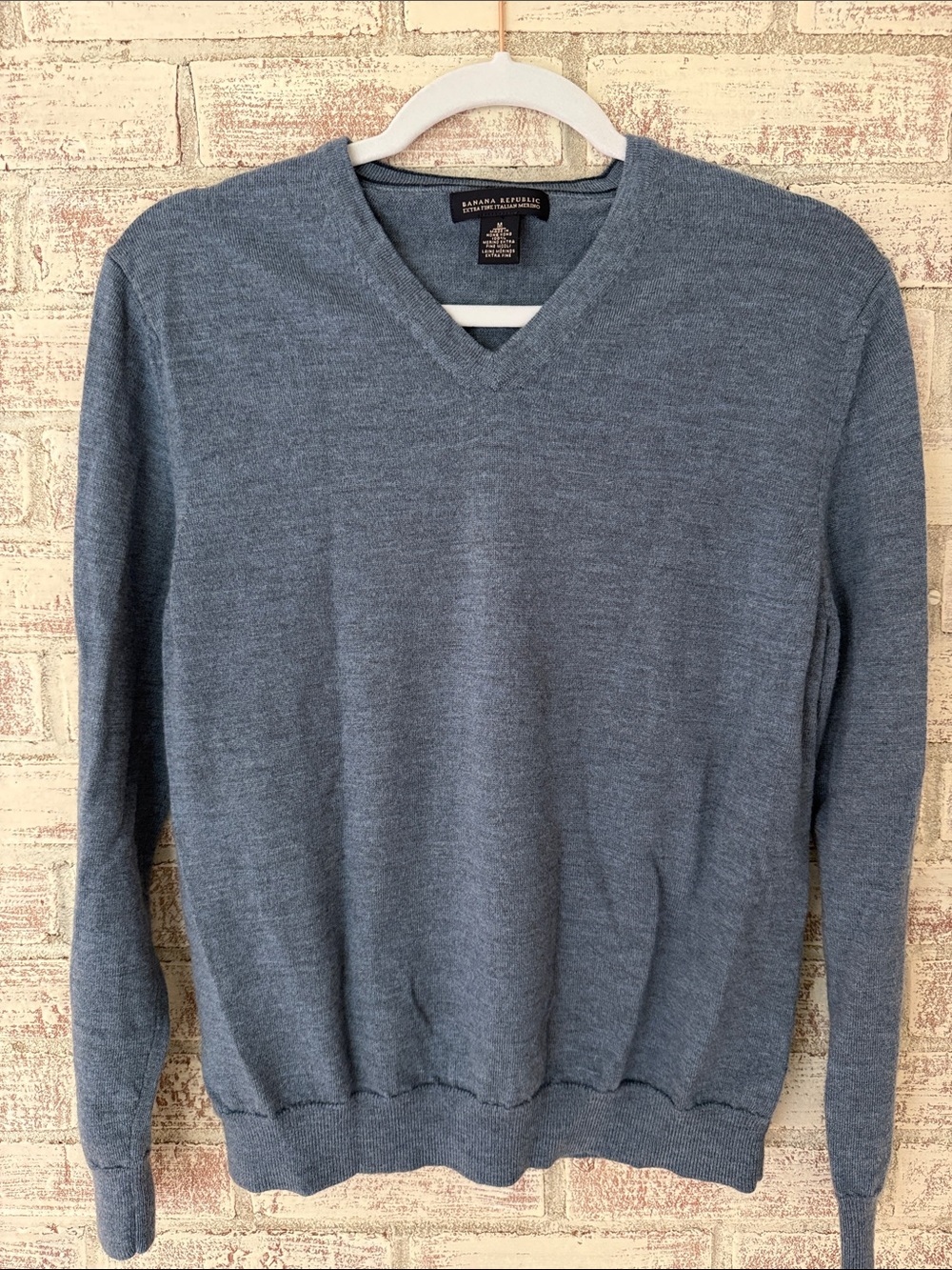 Banana Republic Men's V-Neck Sweater in Dusty Blue